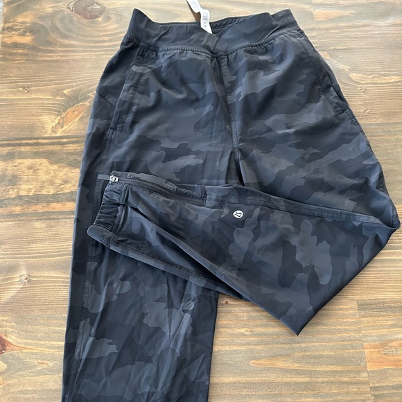 Lululemon grey joggers size 0 - Picture 4 of 8